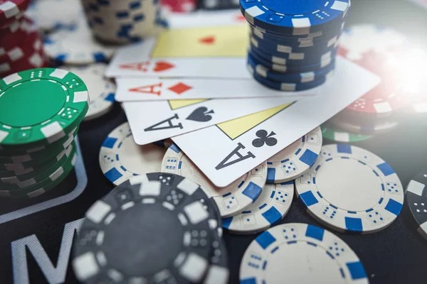 Close-up of bdhoki live Gaple table with dealer and player hand display